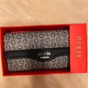 GUESS Wallet
